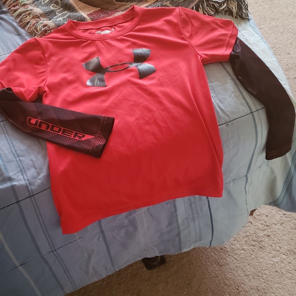 UNDER ARMOUR - LONG SLEEVE size 6